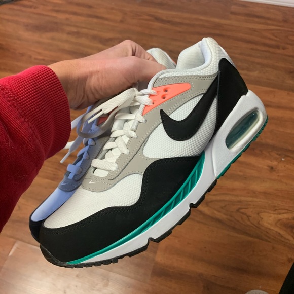 nike women's air max correlate